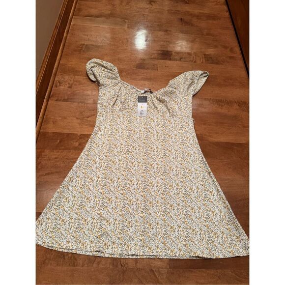 Woman’s brand new floral style dress from Primark in Germany size large - Picture 1 of 4